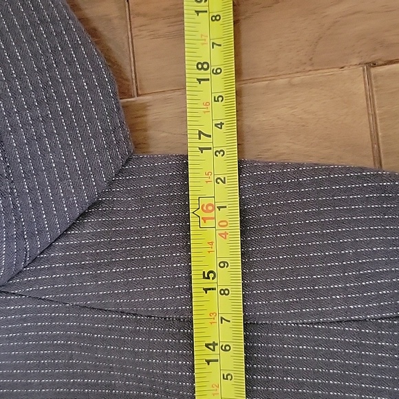 Banana Republic Long and Lean Blazer in Gray Metallic Pin Stripe 2 - Picture 6 of 9